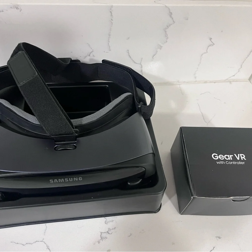 Samsung VR Gear Headset and Controller